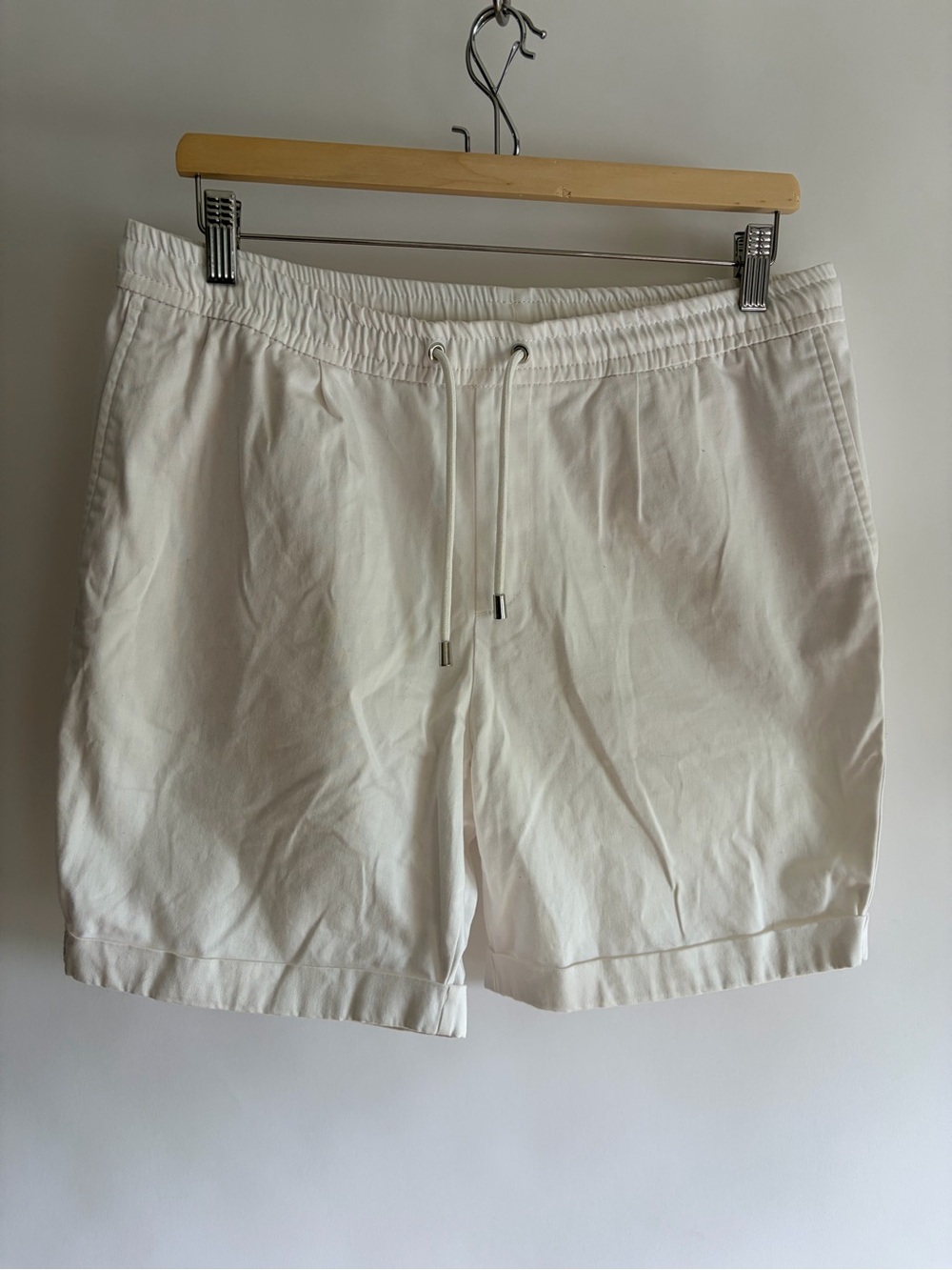 Zara Men's Off-White Drawstring Casual Shorts